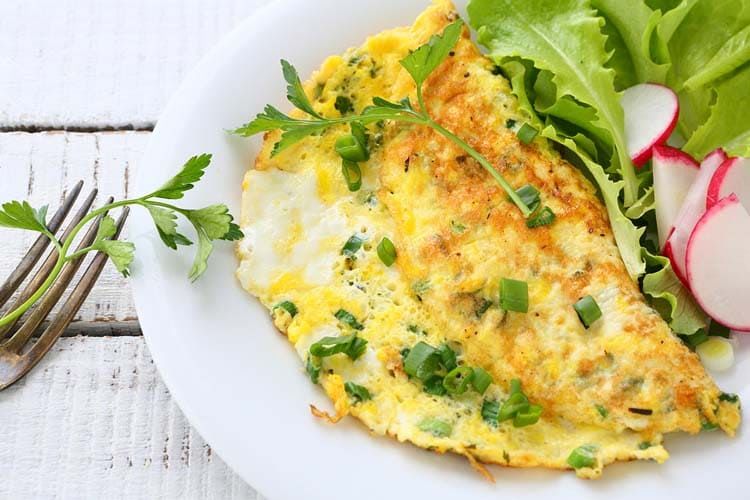 Receta de omelette simple con queso y cebollín | Omelettes